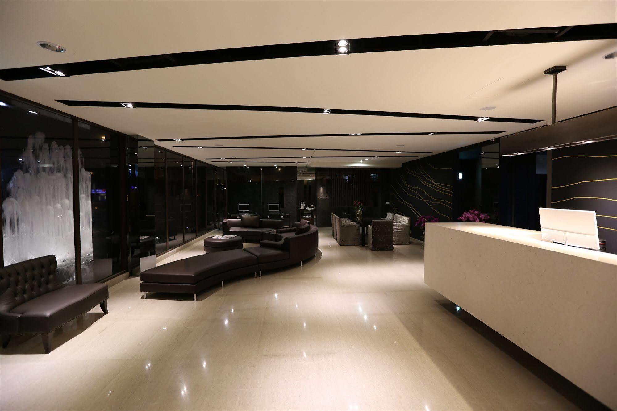 Kun Hotel Taichung Exterior foto