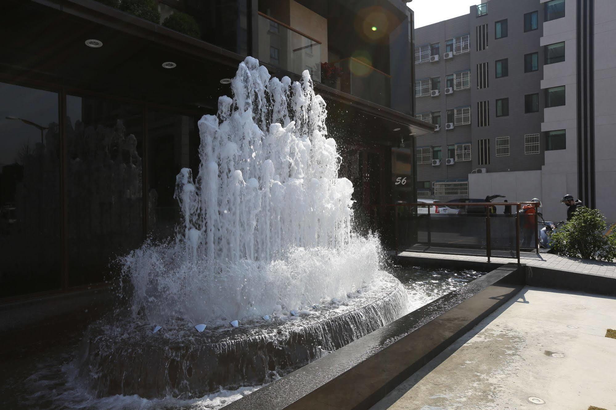 Kun Hotel Taichung Exterior foto